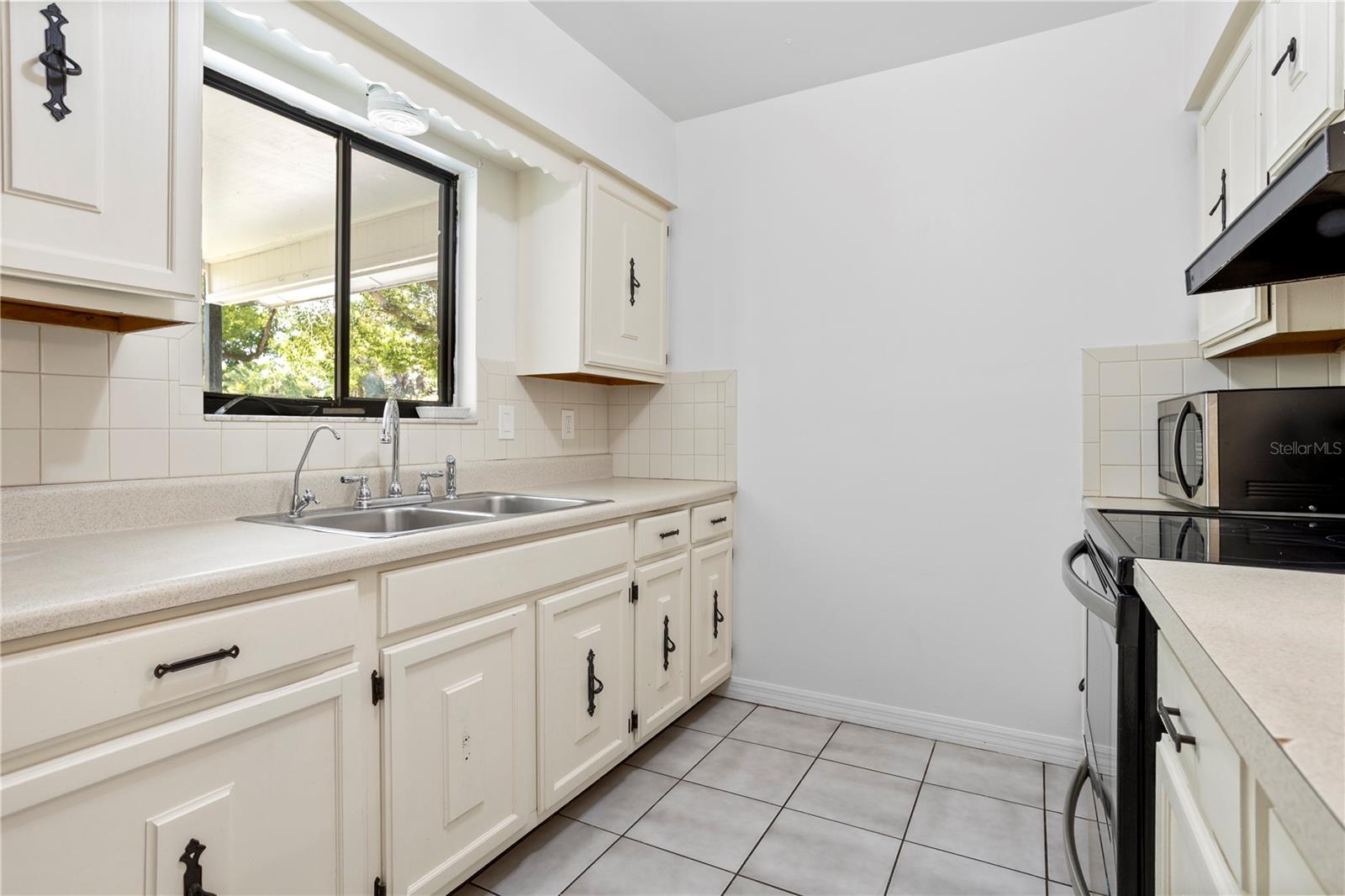 Image 10 of 29 For 847 Carlson Drive