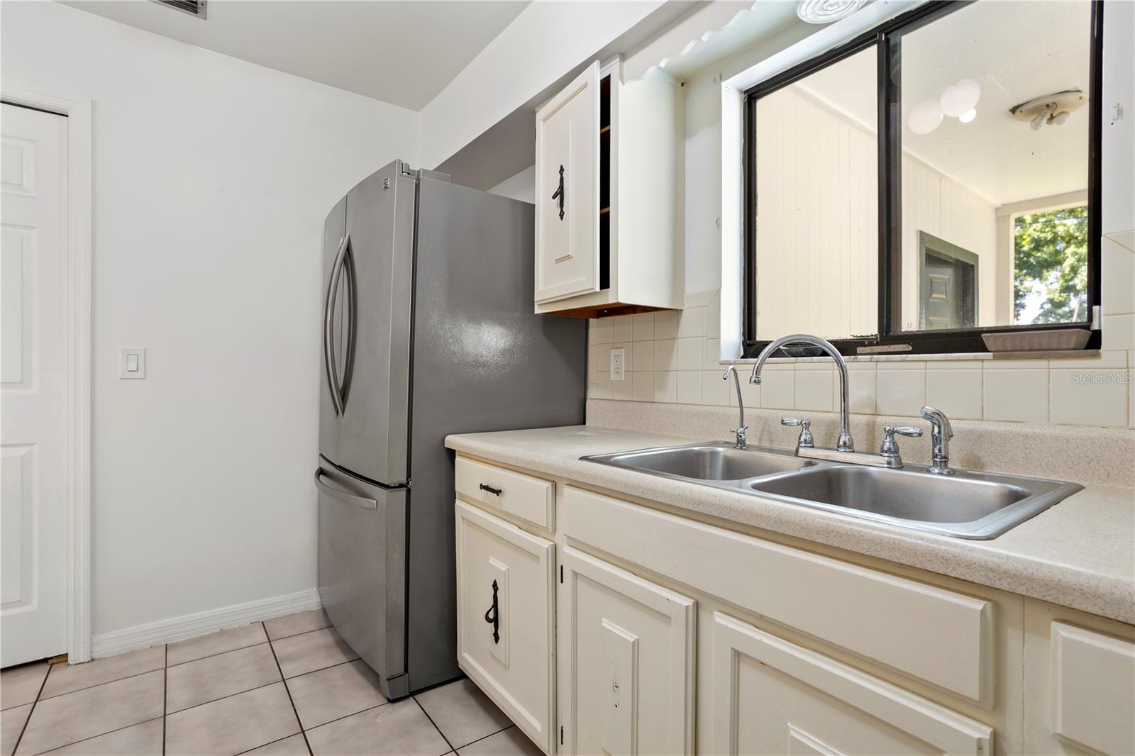 Image 12 of 29 For 847 Carlson Drive