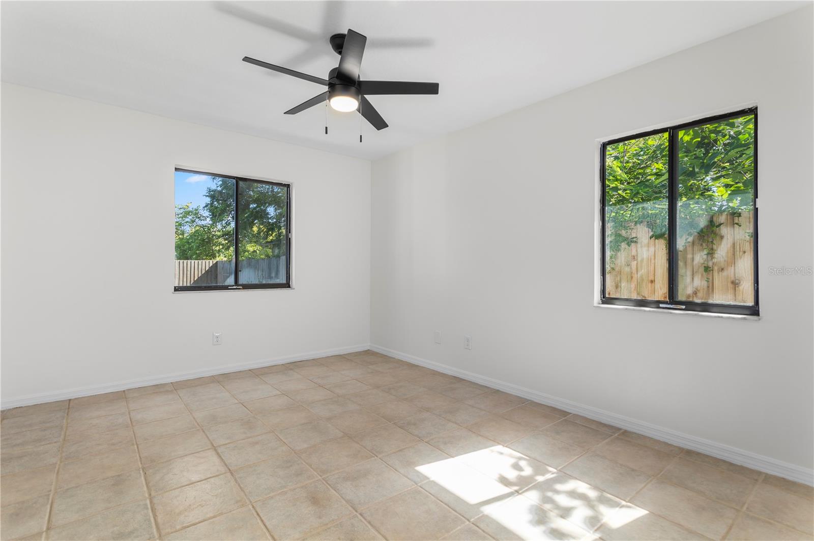 Image 18 of 29 For 847 Carlson Drive