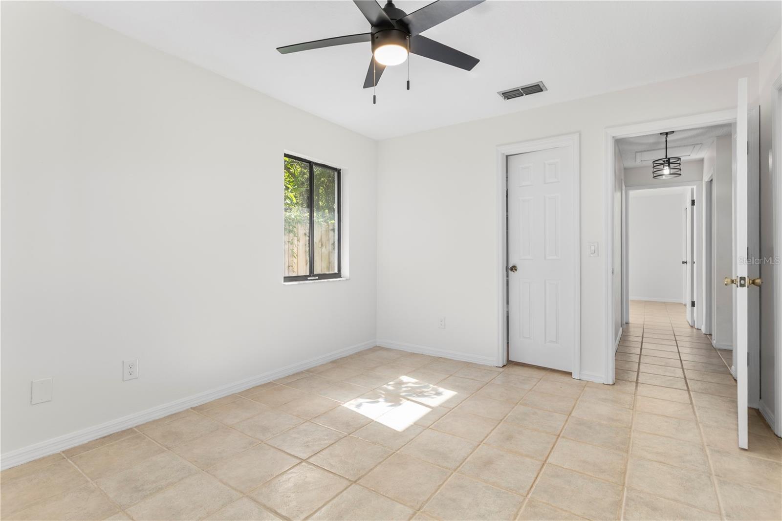 Image 19 of 29 For 847 Carlson Drive