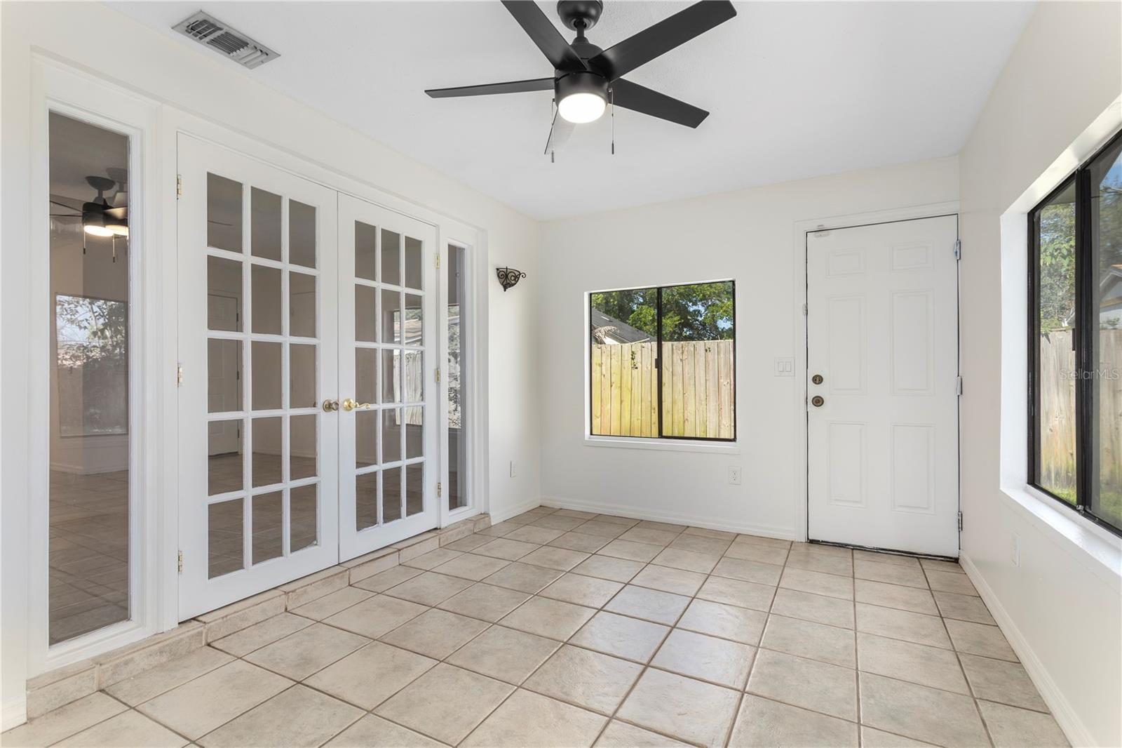 Image 23 of 29 For 847 Carlson Drive