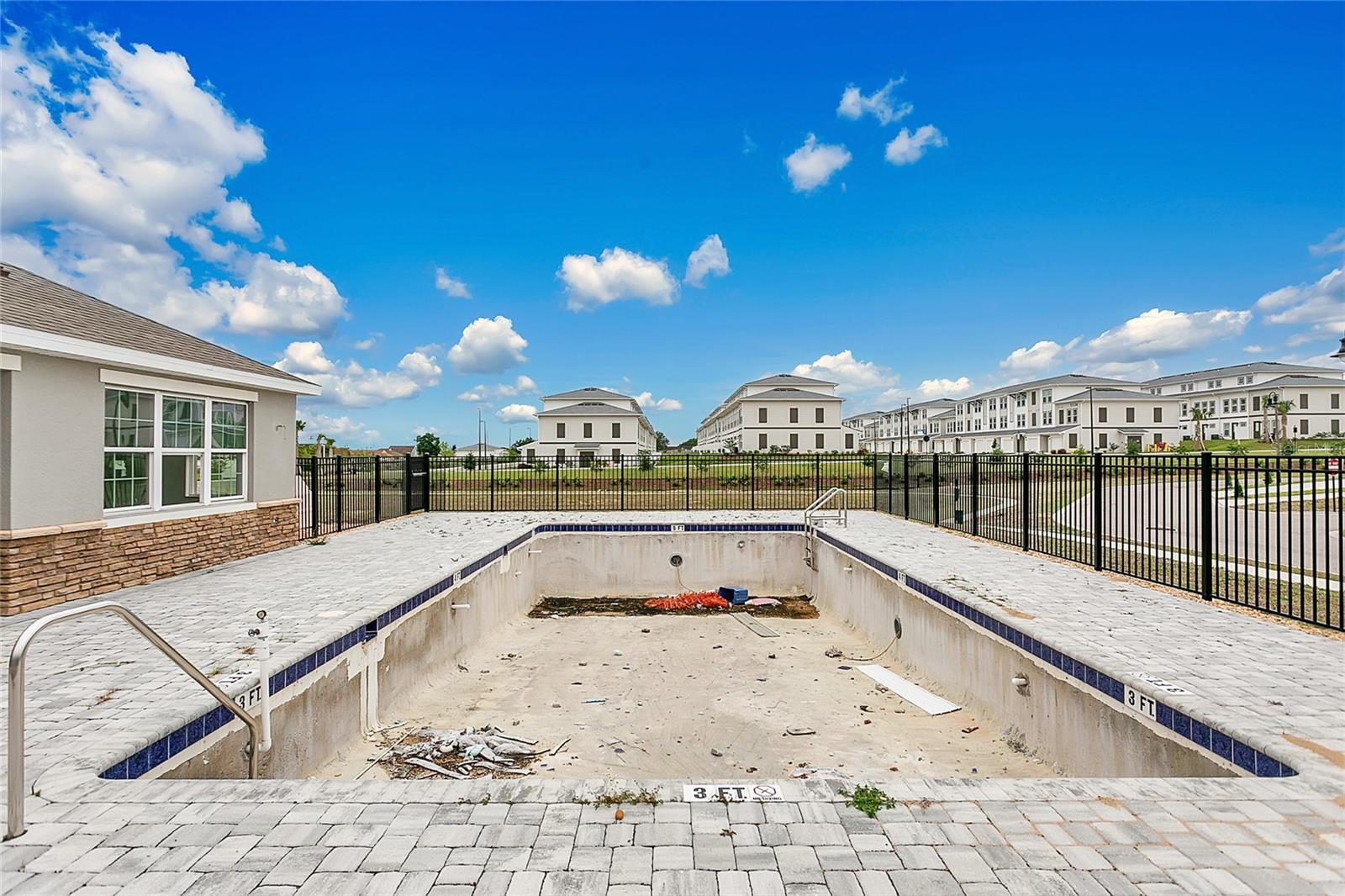 Image 28 of 36 For 262 Bella Prestwick Boulevard