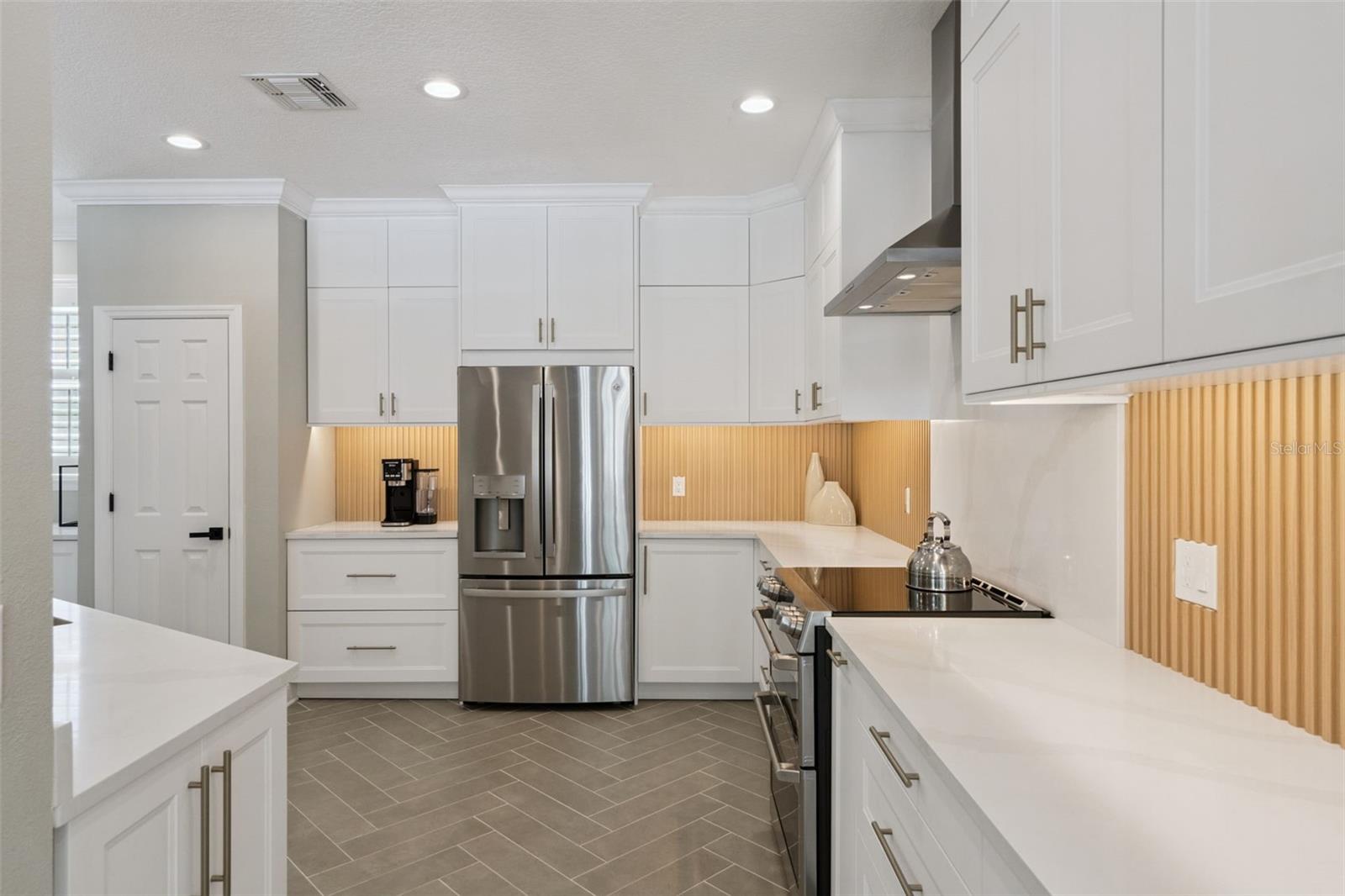 Image 14 of 70 For 841 Lake Evalyn Drive