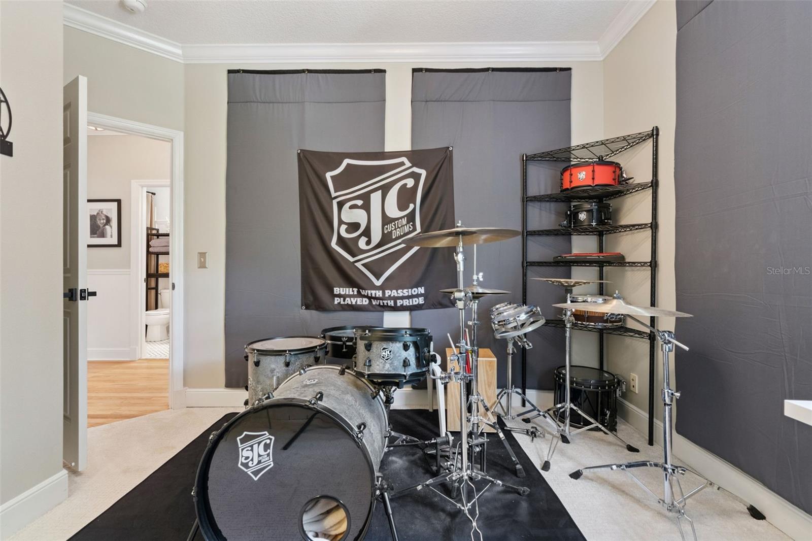 Image 37 of 70 For 841 Lake Evalyn Drive