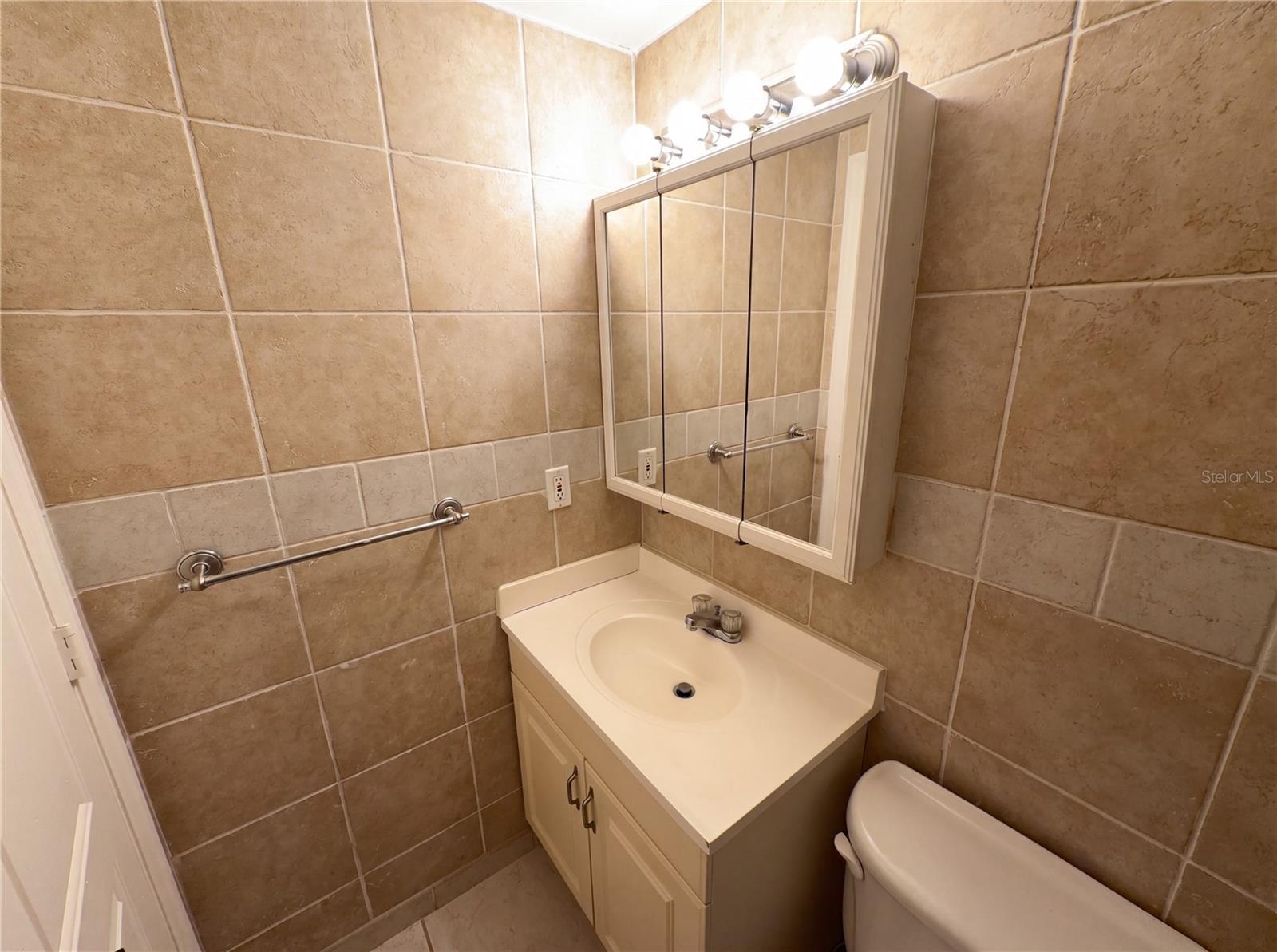 Image 13 of 23 For 804 Hampton Way