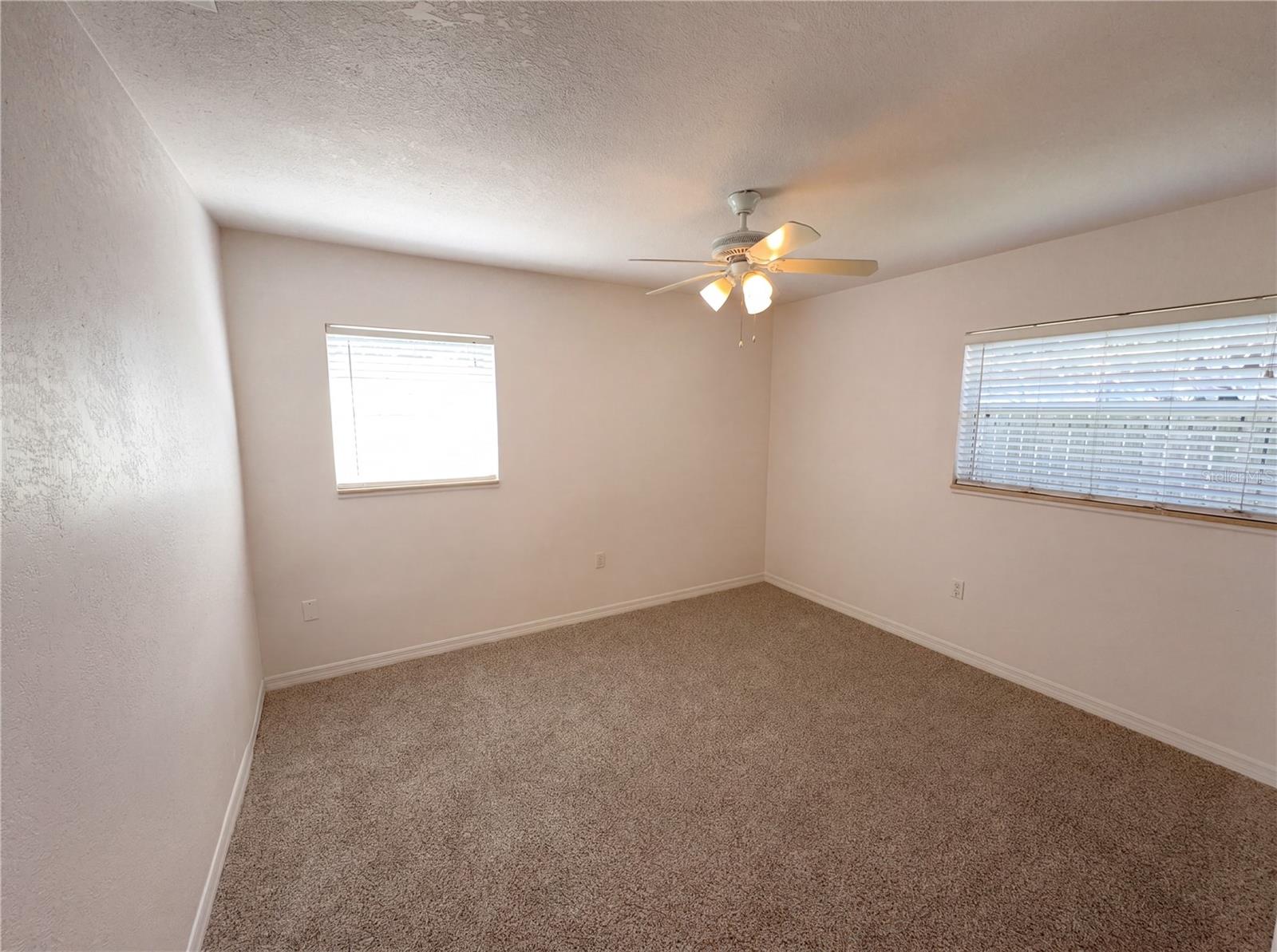 Image 14 of 23 For 804 Hampton Way