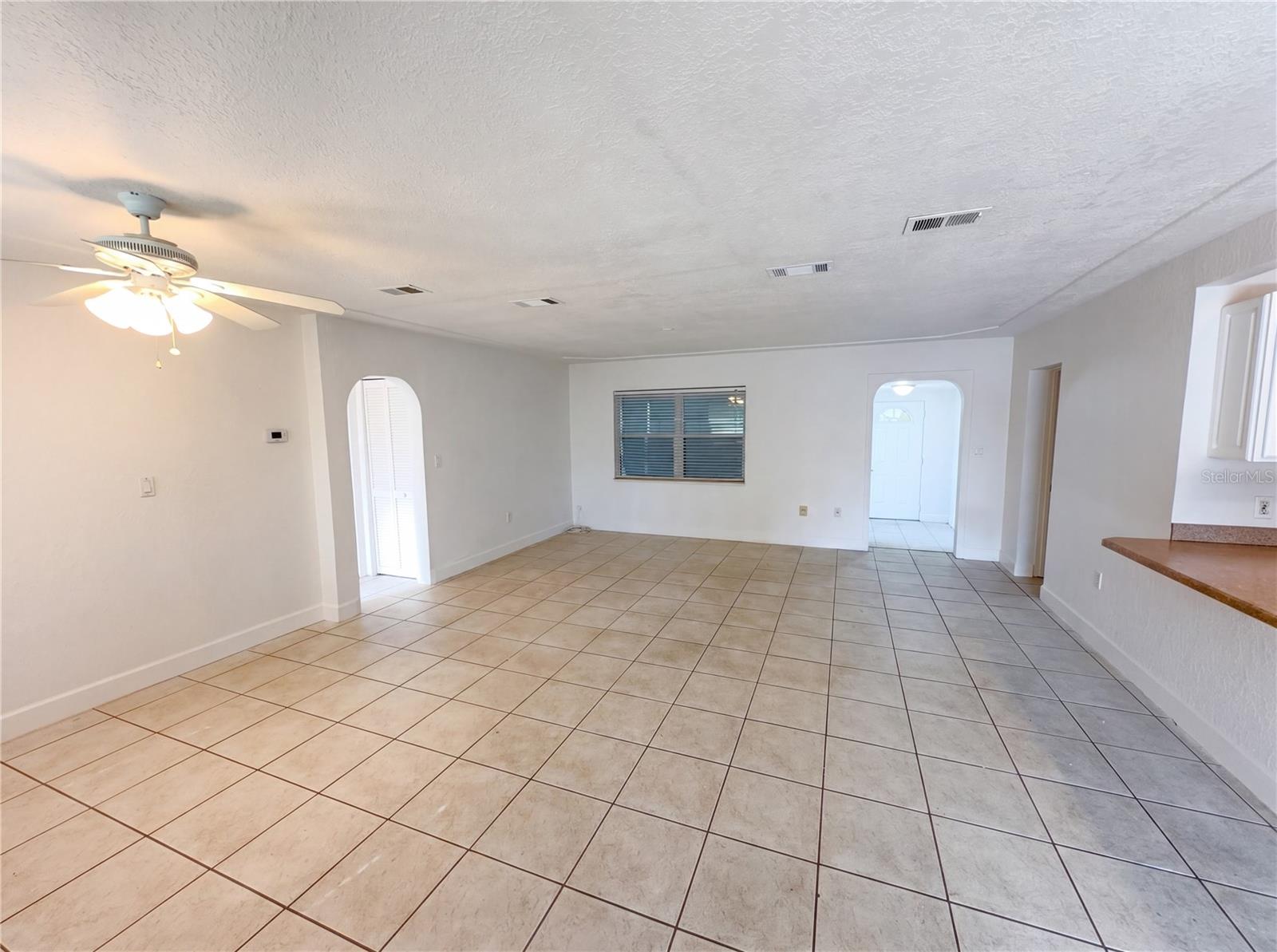 Image 6 of 23 For 804 Hampton Way