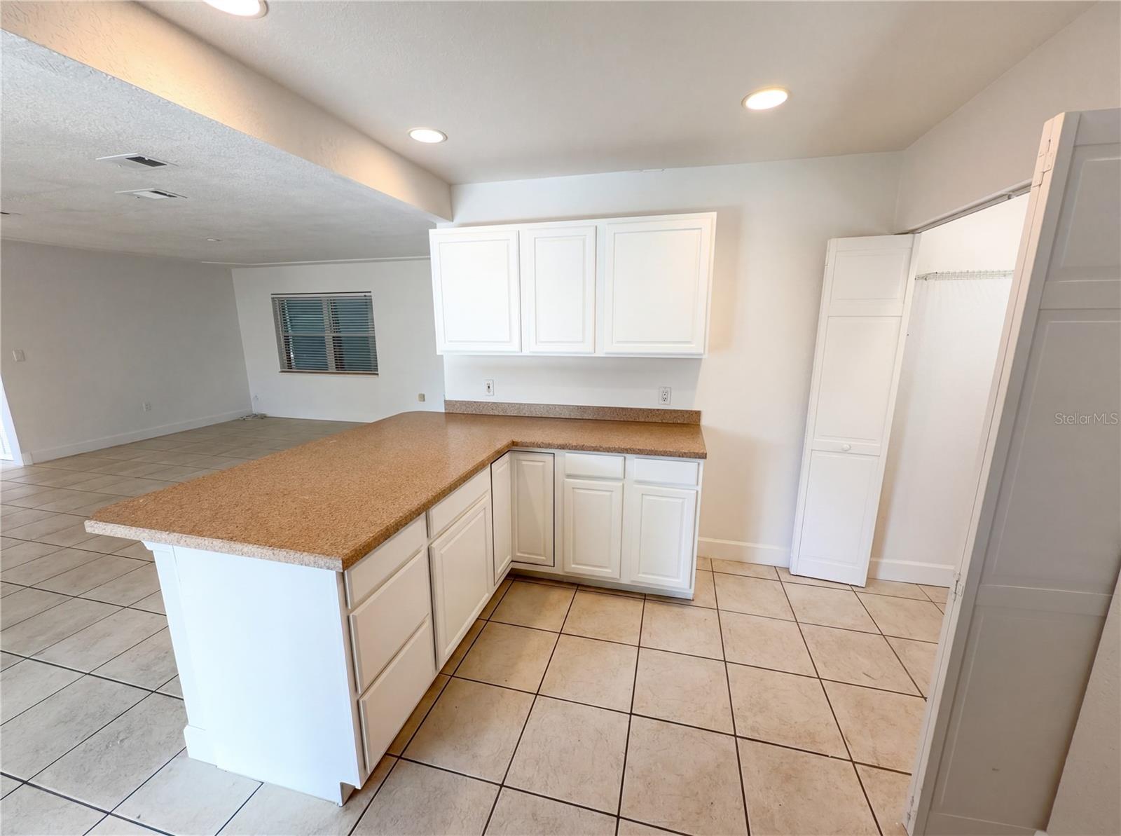 Image 8 of 23 For 804 Hampton Way