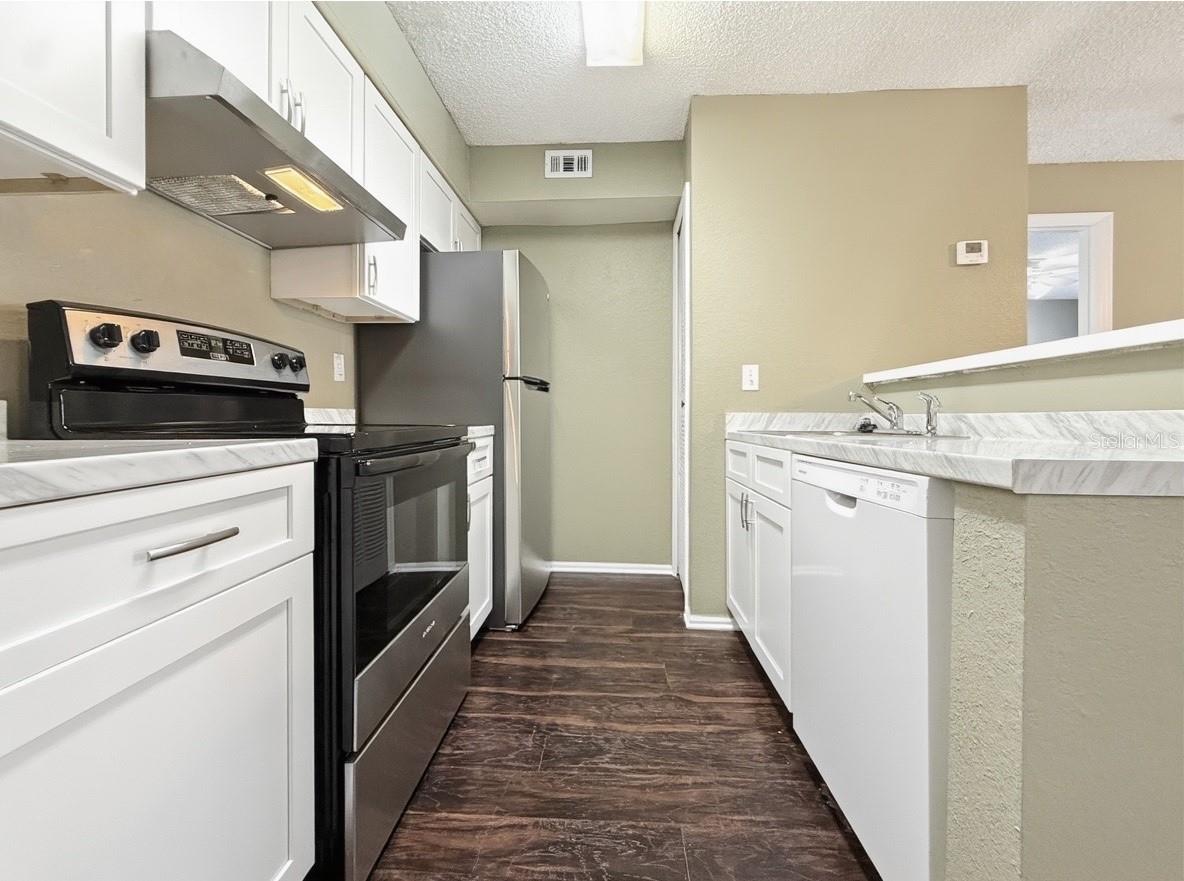 Image 11 of 38 For 5124 Park Central Drive 527