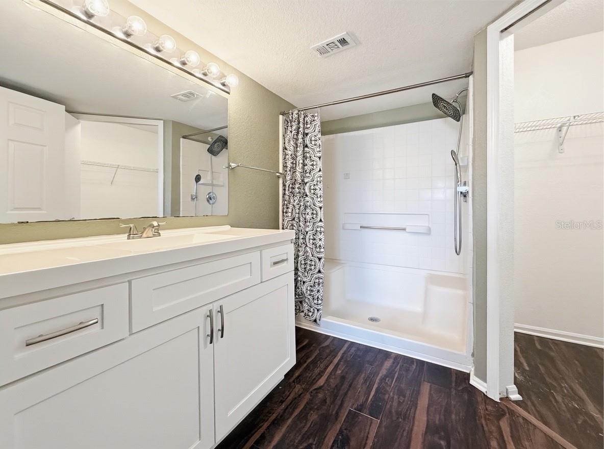 Image 14 of 38 For 5124 Park Central Drive 527