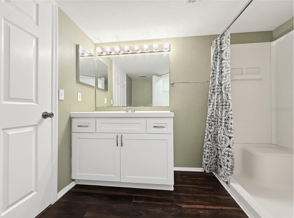 Image 16 of 38 For 5124 Park Central Drive 527