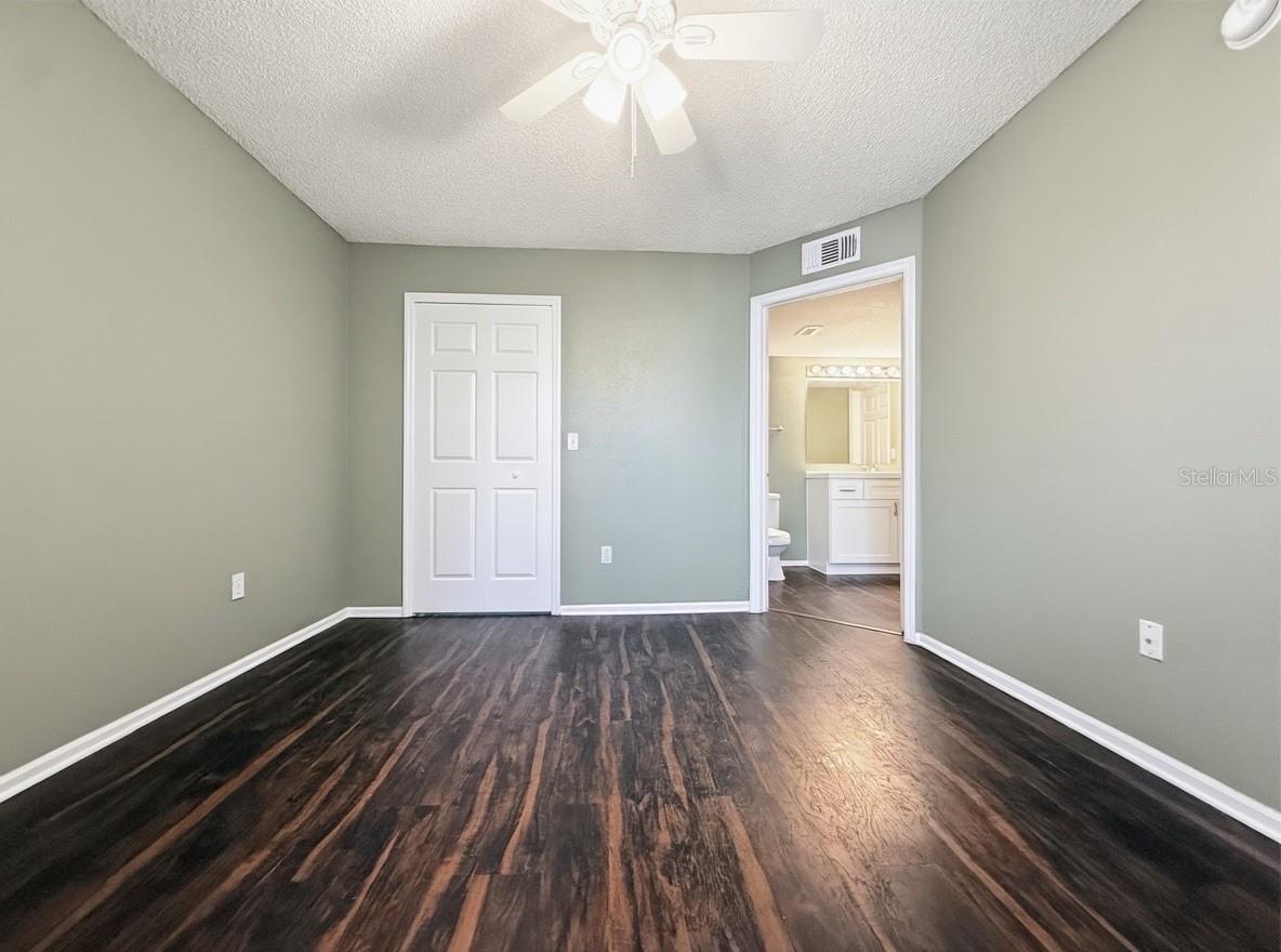 Image 18 of 38 For 5124 Park Central Drive 527