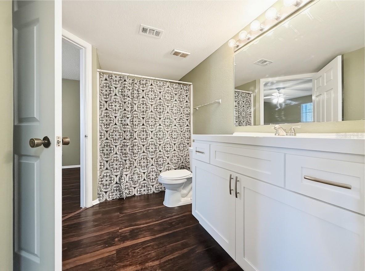 Image 20 of 38 For 5124 Park Central Drive 527