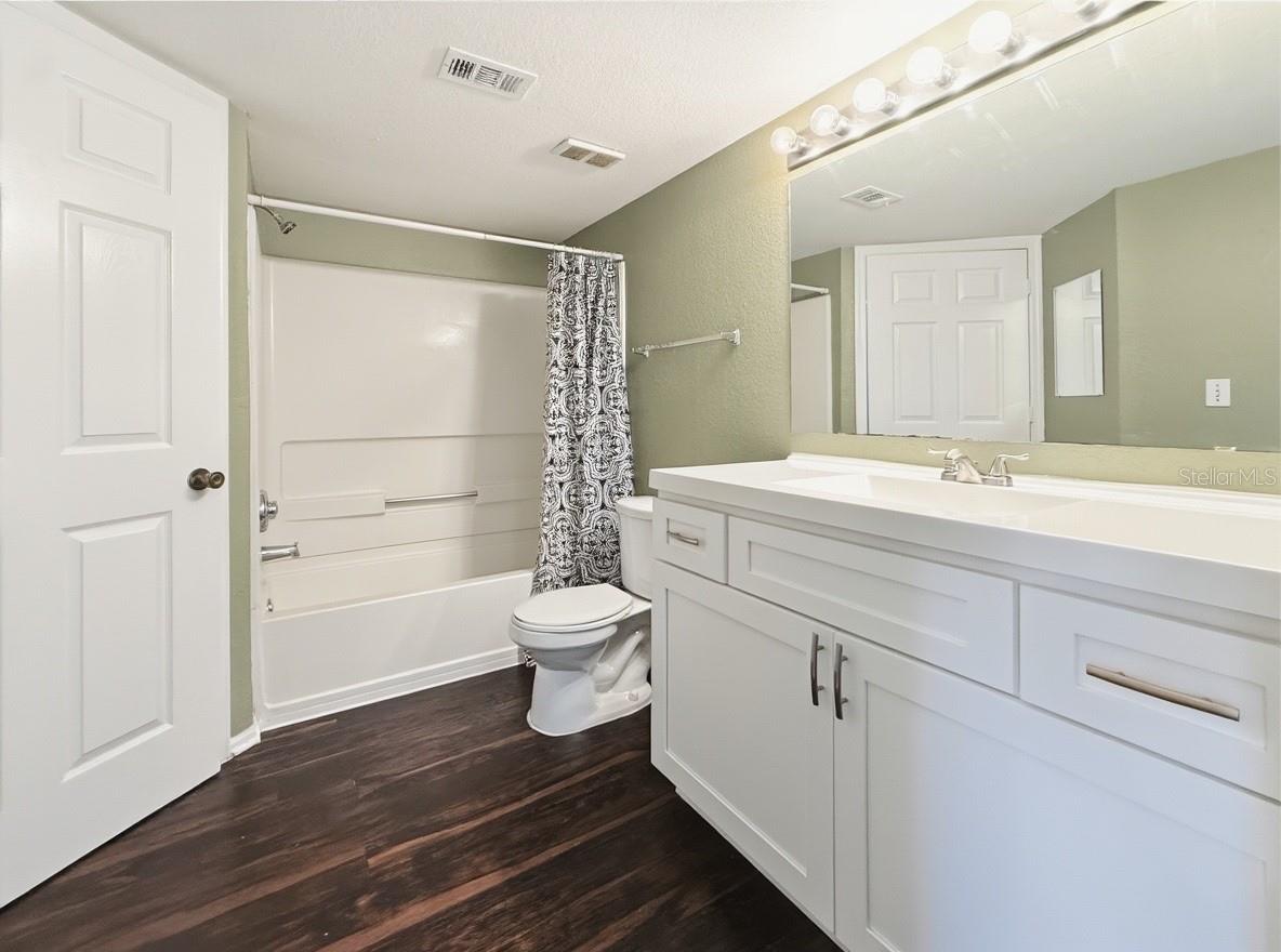 Image 21 of 38 For 5124 Park Central Drive 527