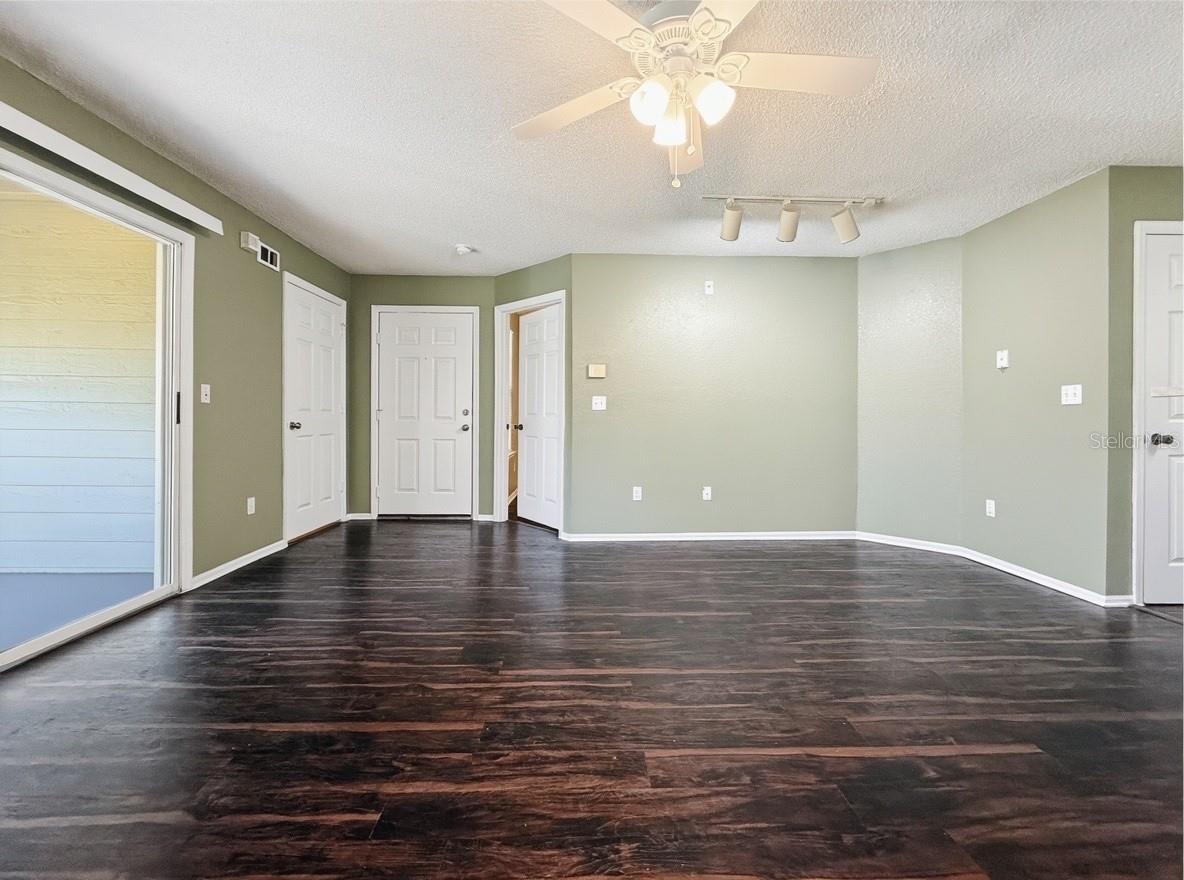 Image 4 of 38 For 5124 Park Central Drive 527