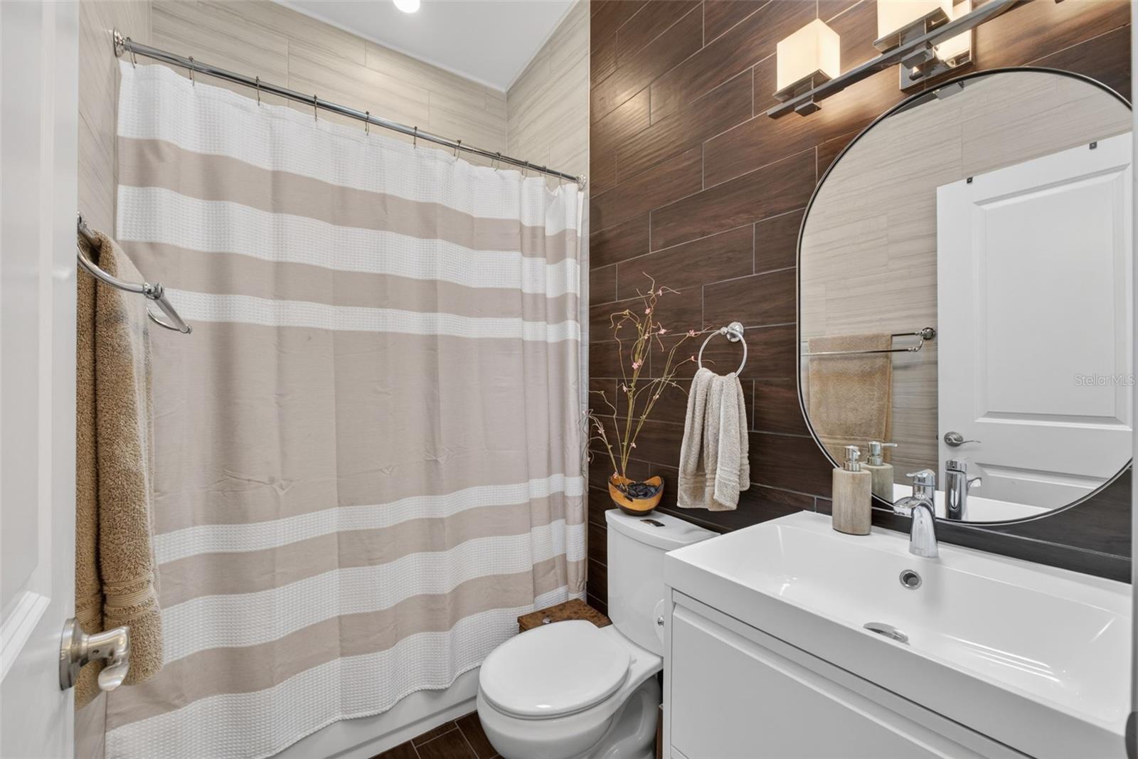 Image 31 of 52 For 1830 Edwin Boulevard