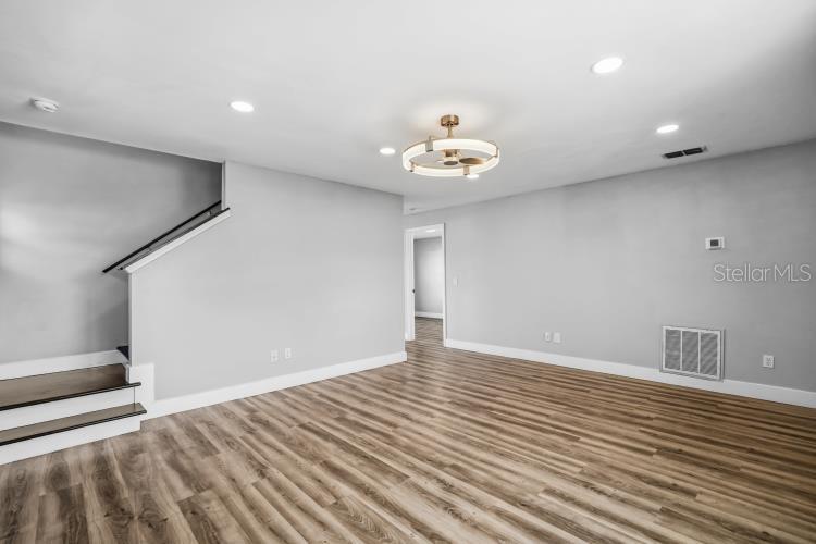 Image 5 of 26 For 728 Belvoir Drive