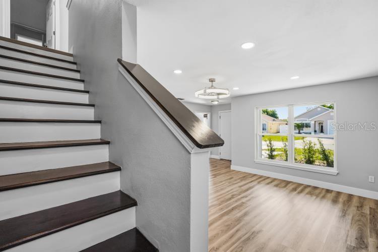 Image 6 of 26 For 728 Belvoir Drive