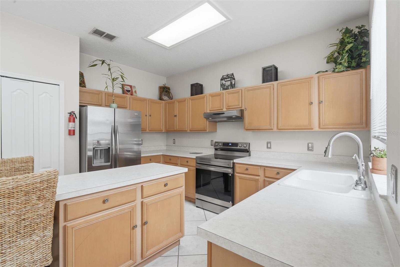 Image 26 of 52 For 4029 Andover Cay Boulevard