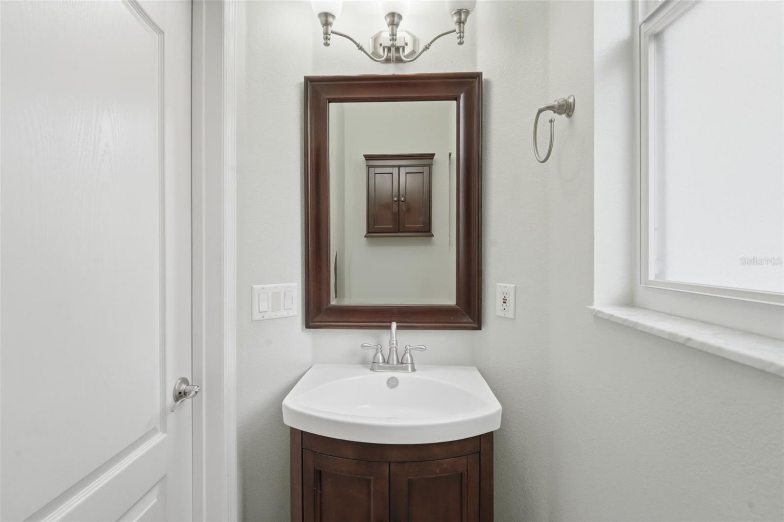 Image 30 of 52 For 4029 Andover Cay Boulevard