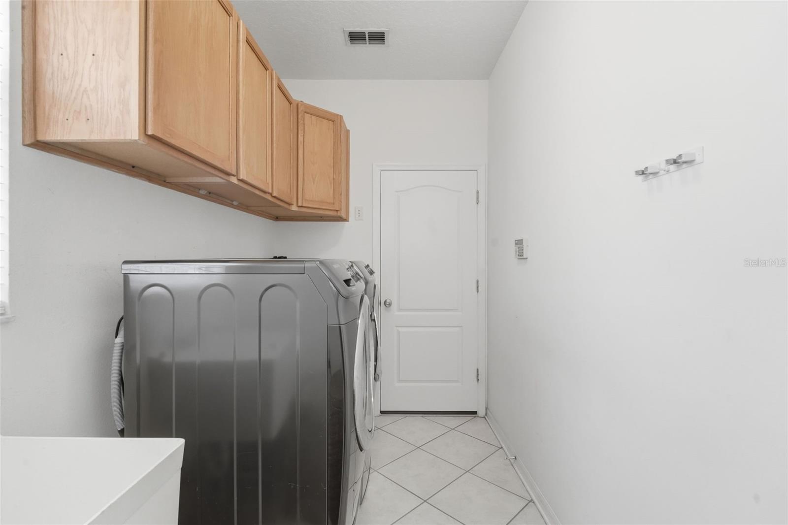 Image 32 of 52 For 4029 Andover Cay Boulevard