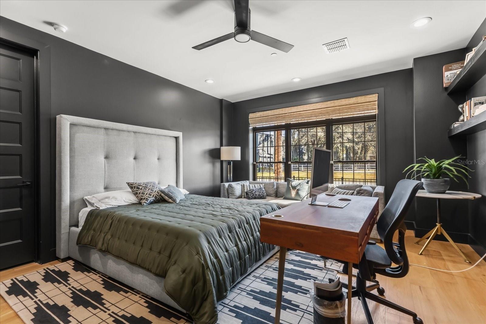 Image 19 of 61 For 68 Park Avenue