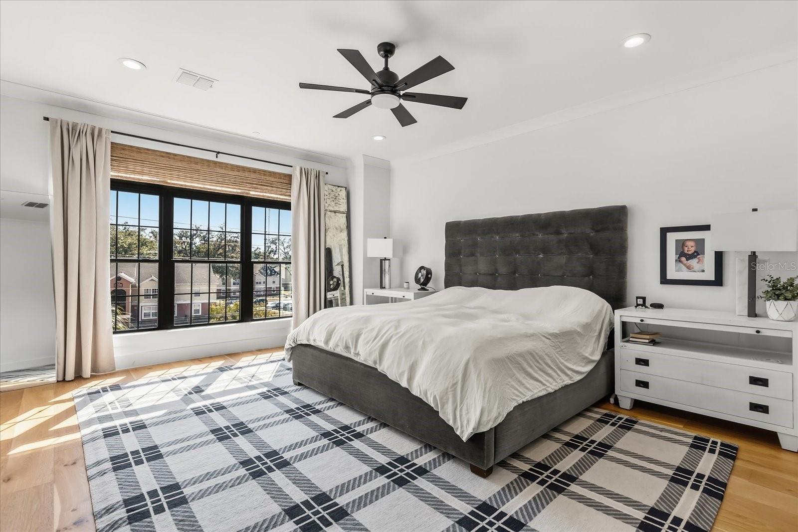 Image 32 of 61 For 68 Park Avenue