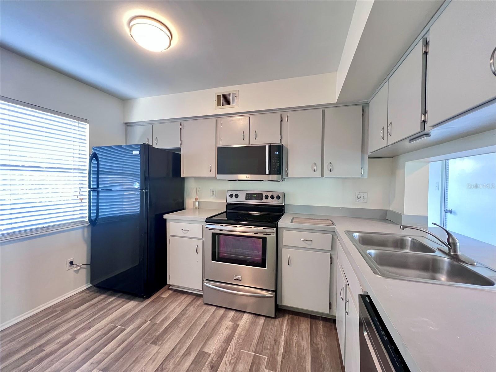 Image 7 of 24 For 3233 Candle Ridge Drive 101