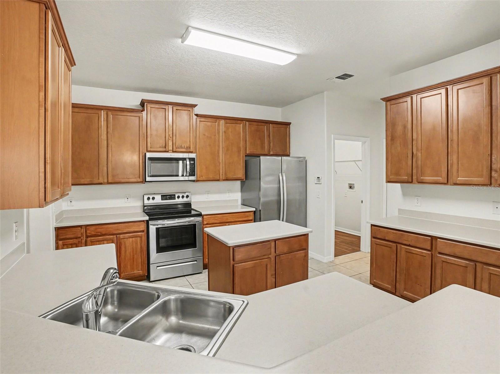 Image 22 of 27 For 609 Cimarosa Court