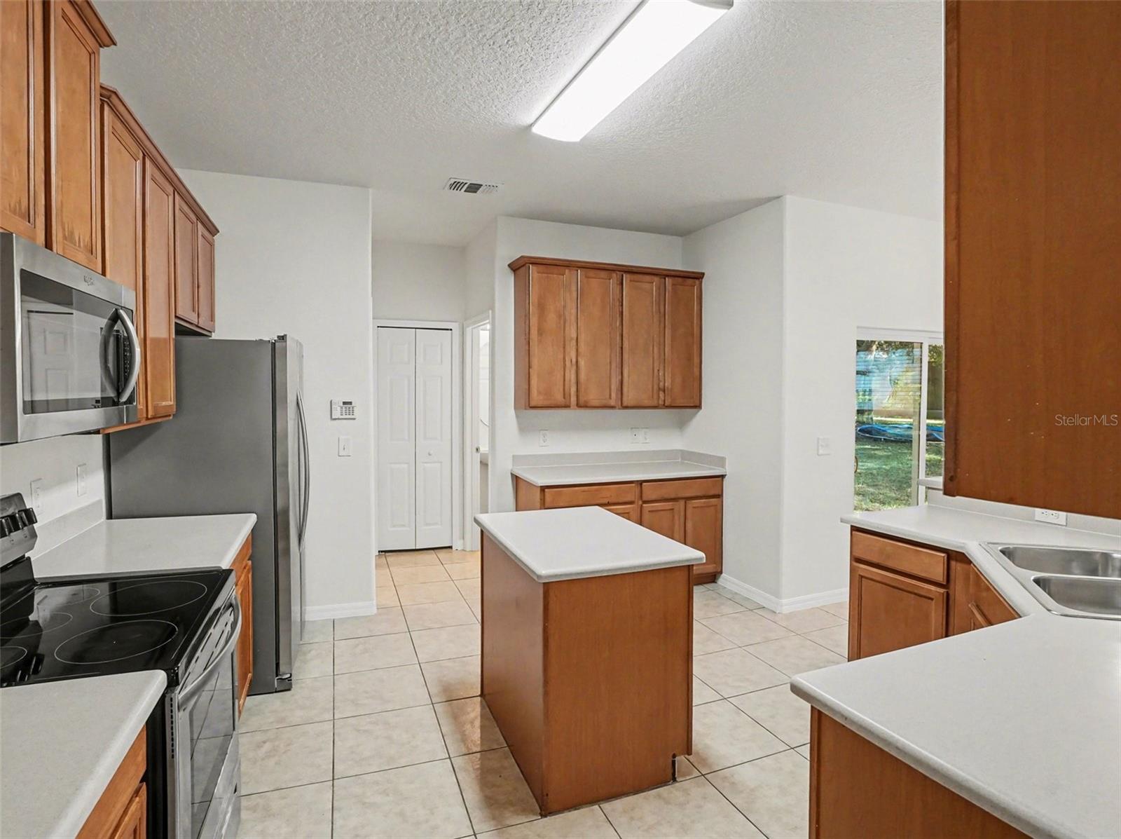 Image 23 of 27 For 609 Cimarosa Court