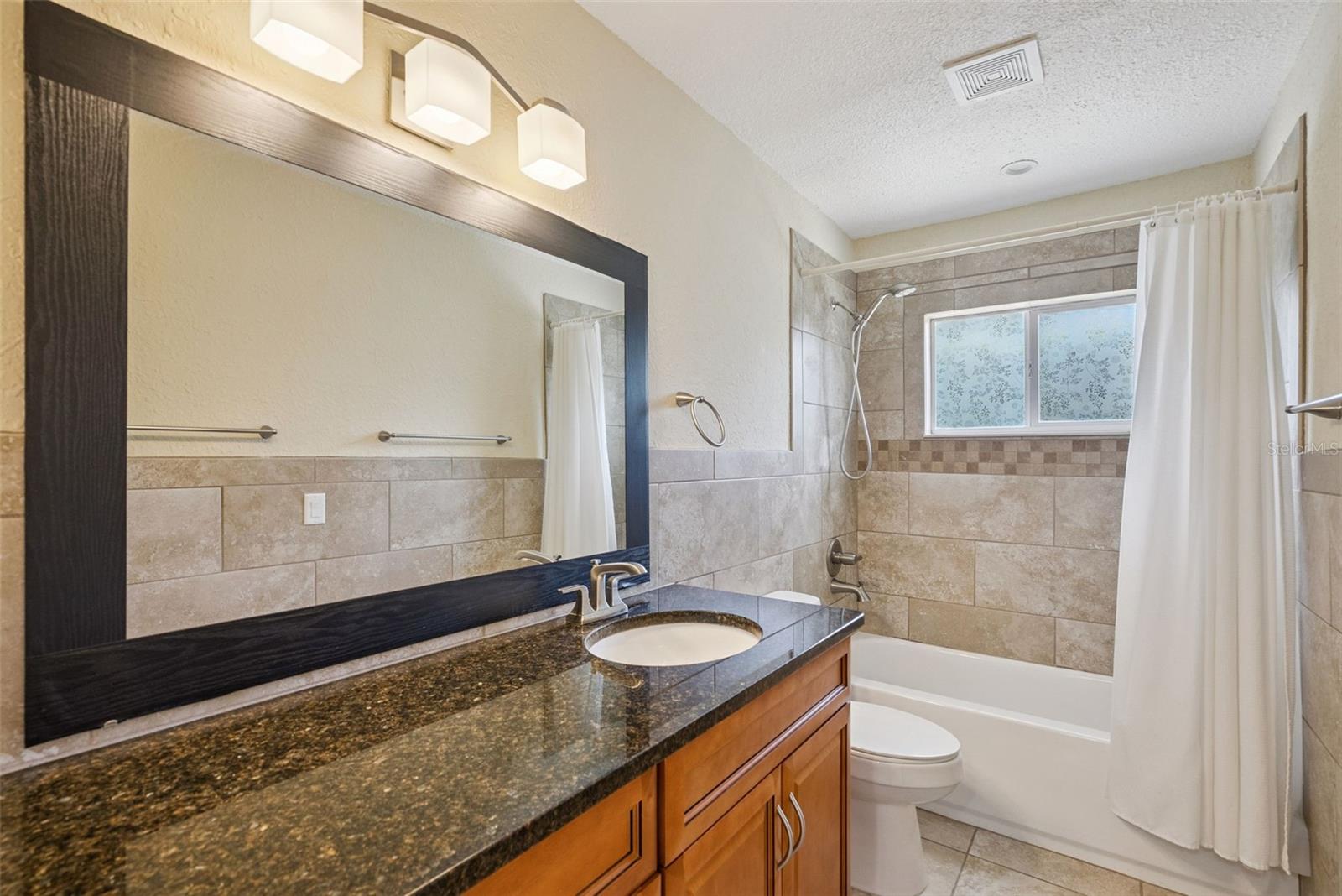 Image 24 of 39 For 2032 Dumas Drive