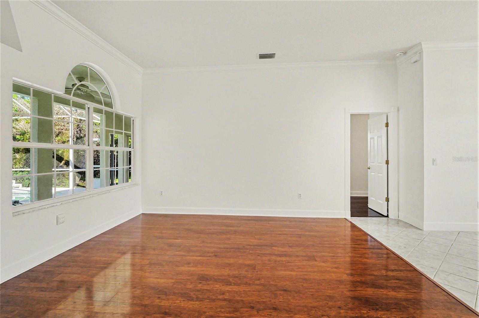 Image 10 of 39 For 8 Fox Cliff Way