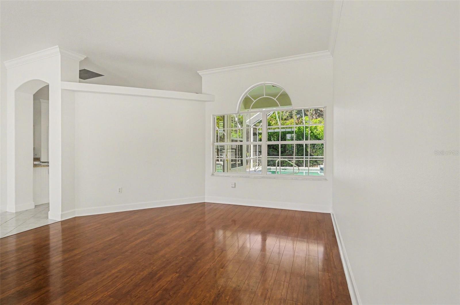 Image 11 of 39 For 8 Fox Cliff Way