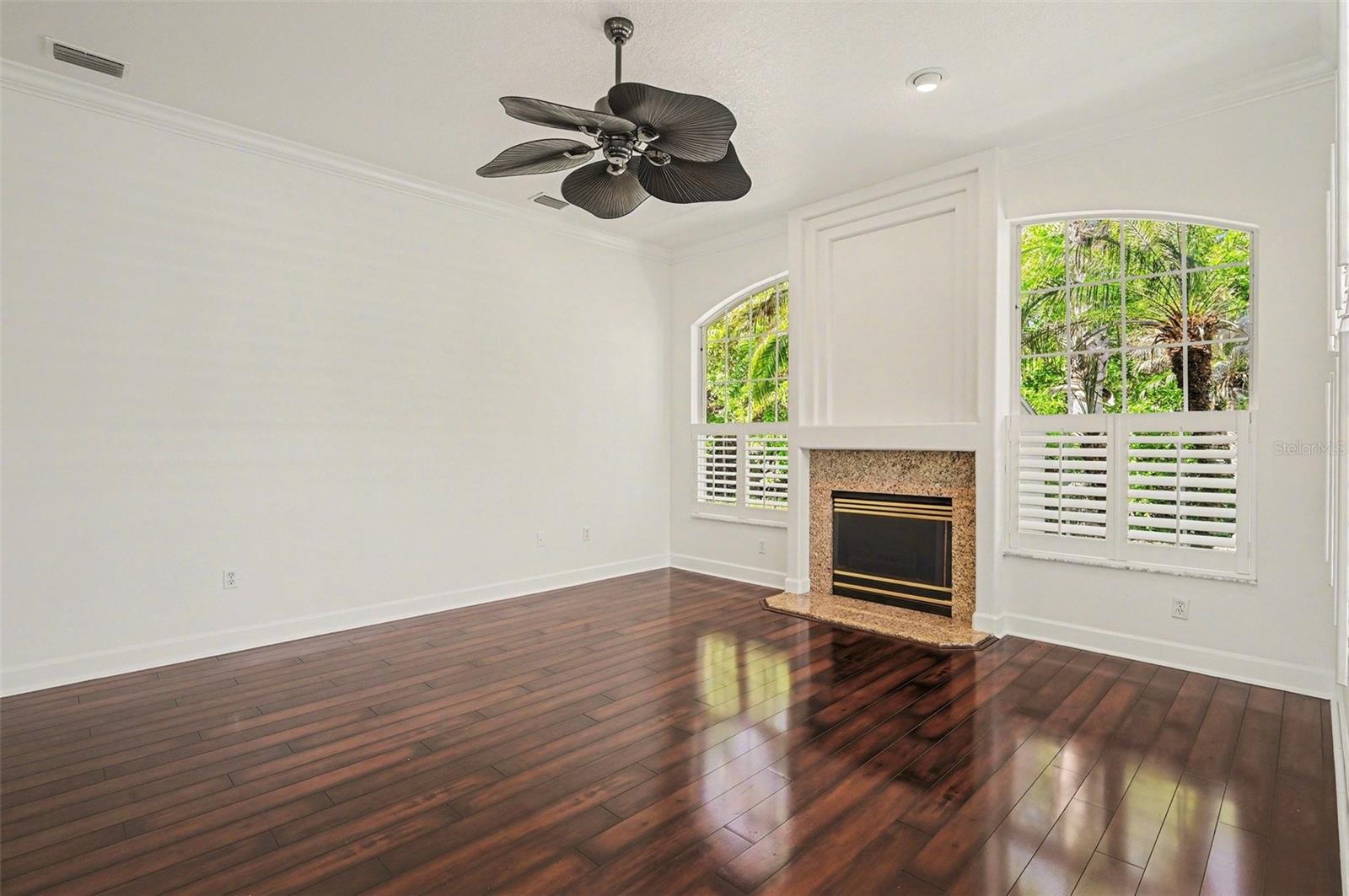 Image 13 of 39 For 8 Fox Cliff Way