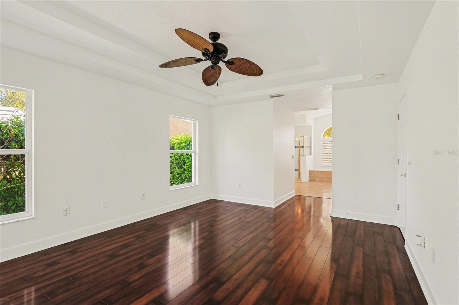 Image 15 of 39 For 8 Fox Cliff Way