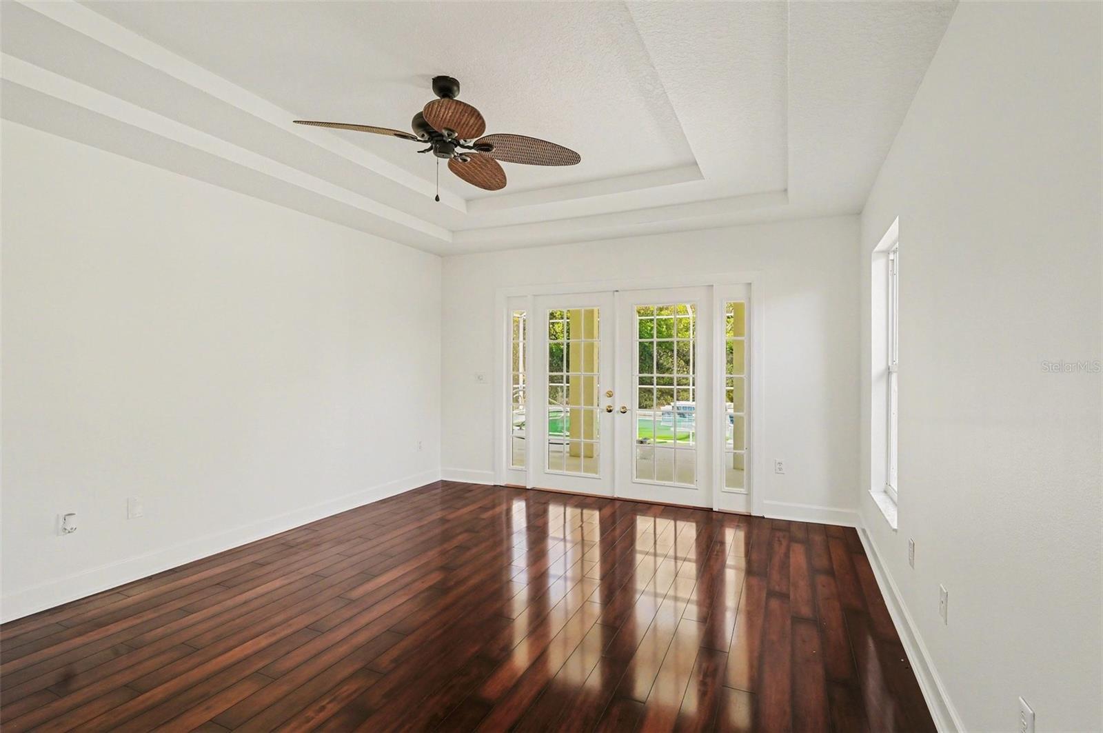 Image 16 of 39 For 8 Fox Cliff Way