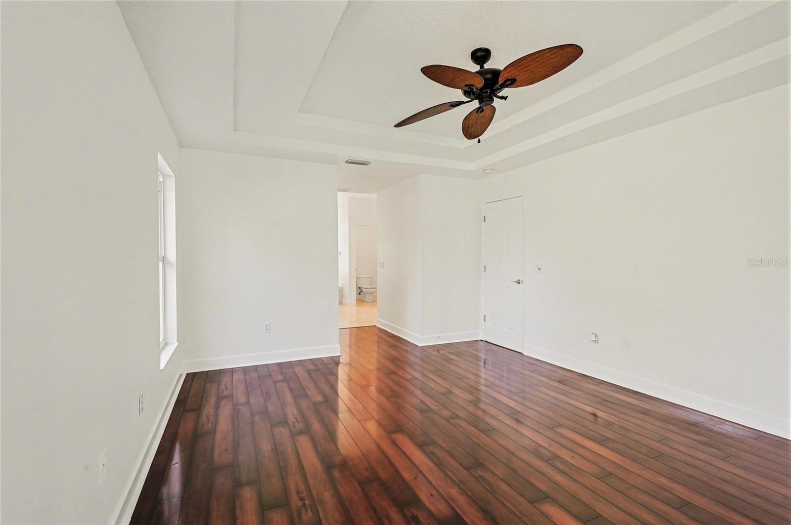 Image 17 of 39 For 8 Fox Cliff Way