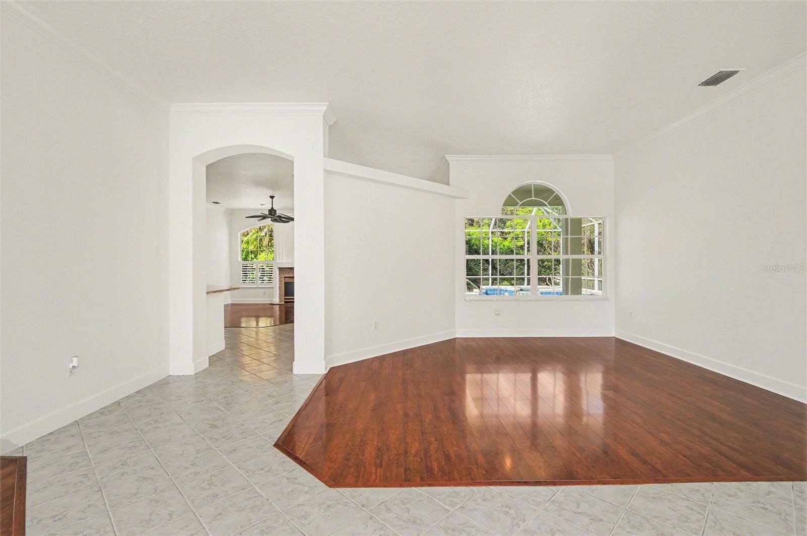 Image 18 of 39 For 8 Fox Cliff Way