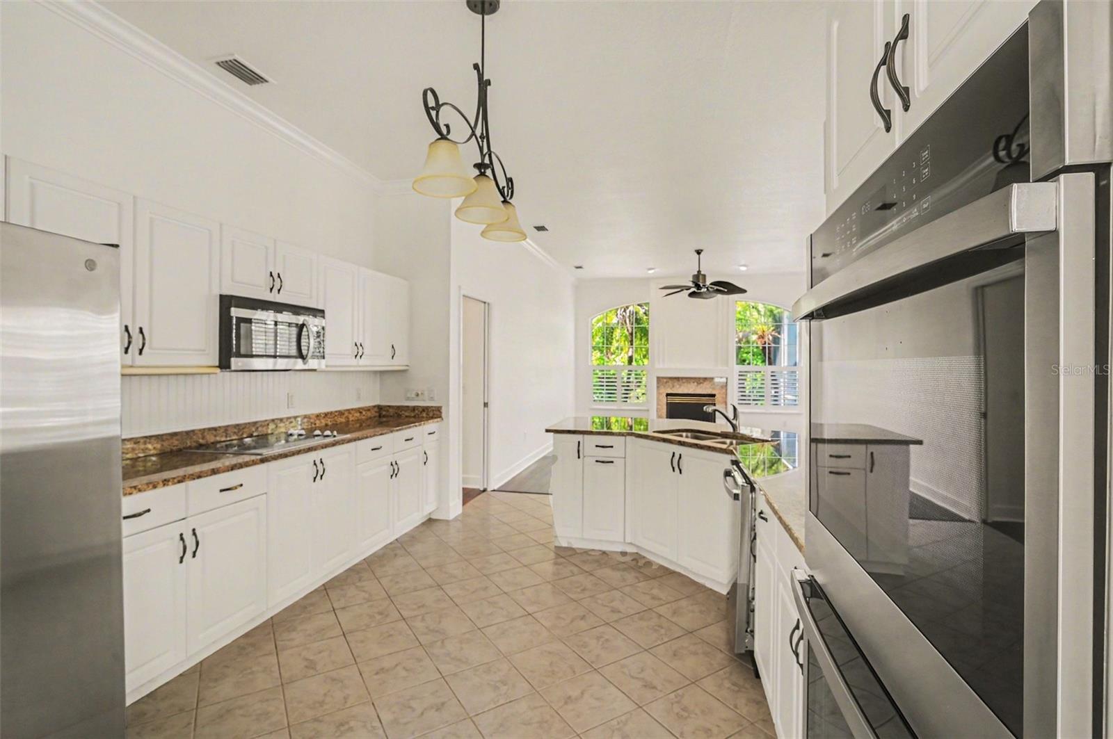 Image 19 of 39 For 8 Fox Cliff Way