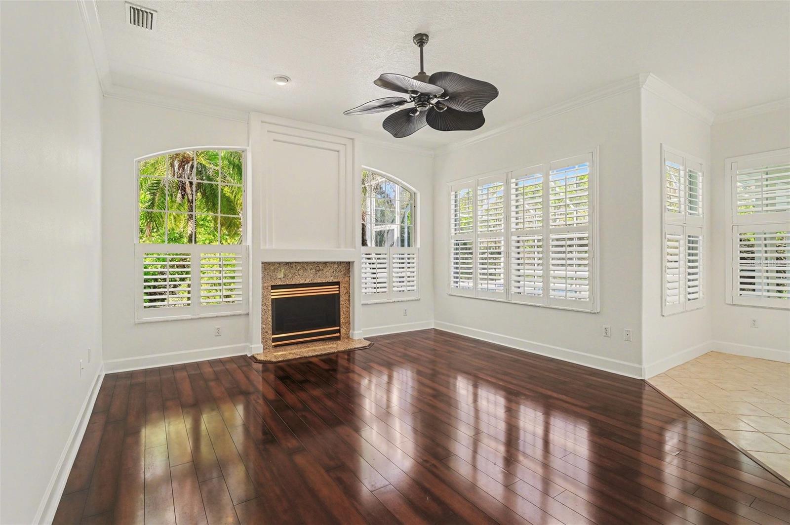 Image 2 of 39 For 8 Fox Cliff Way