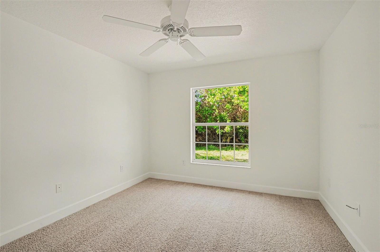 Image 20 of 39 For 8 Fox Cliff Way