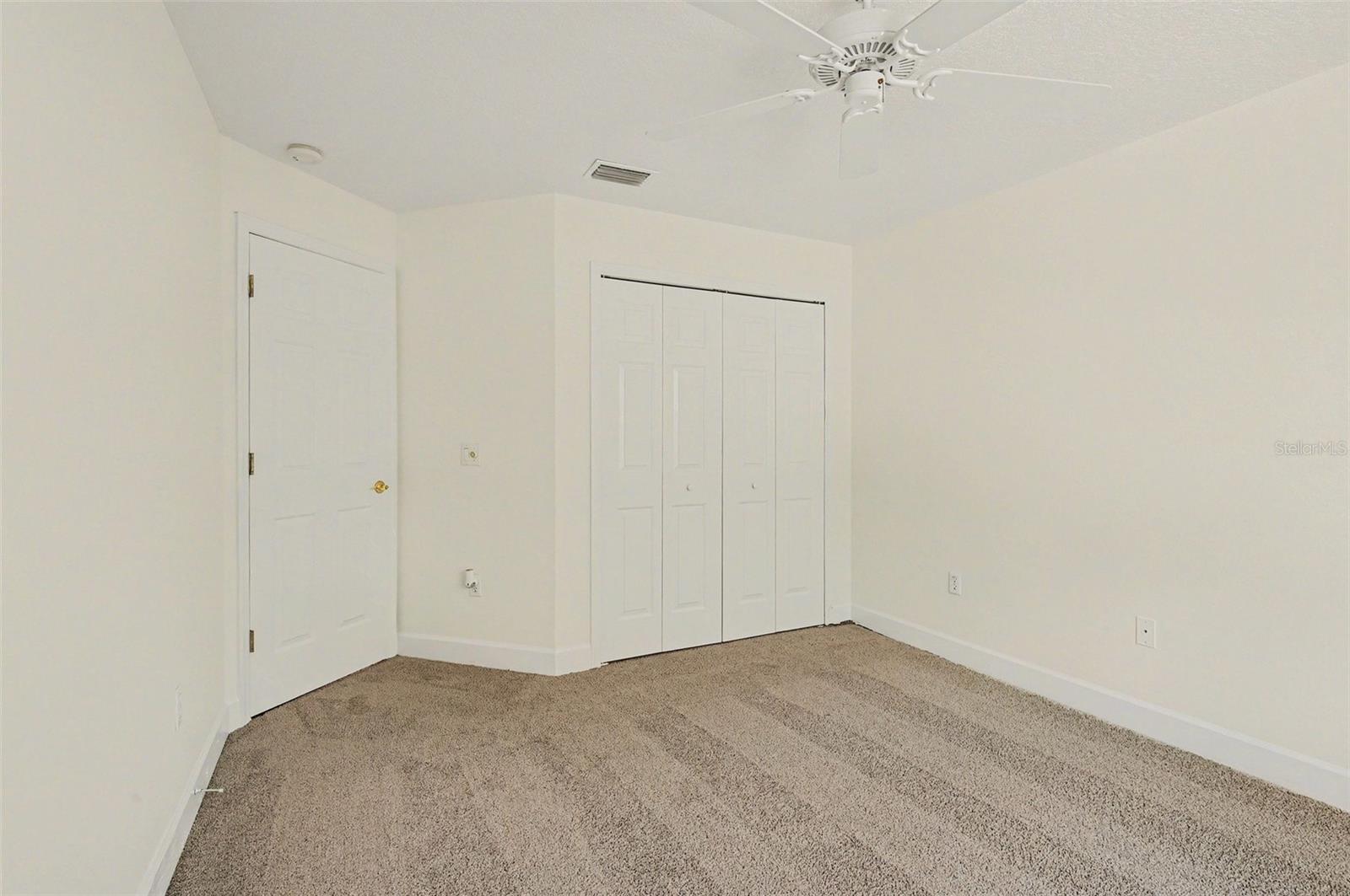 Image 21 of 39 For 8 Fox Cliff Way