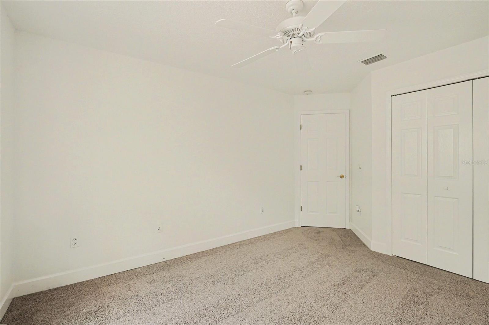 Image 22 of 39 For 8 Fox Cliff Way