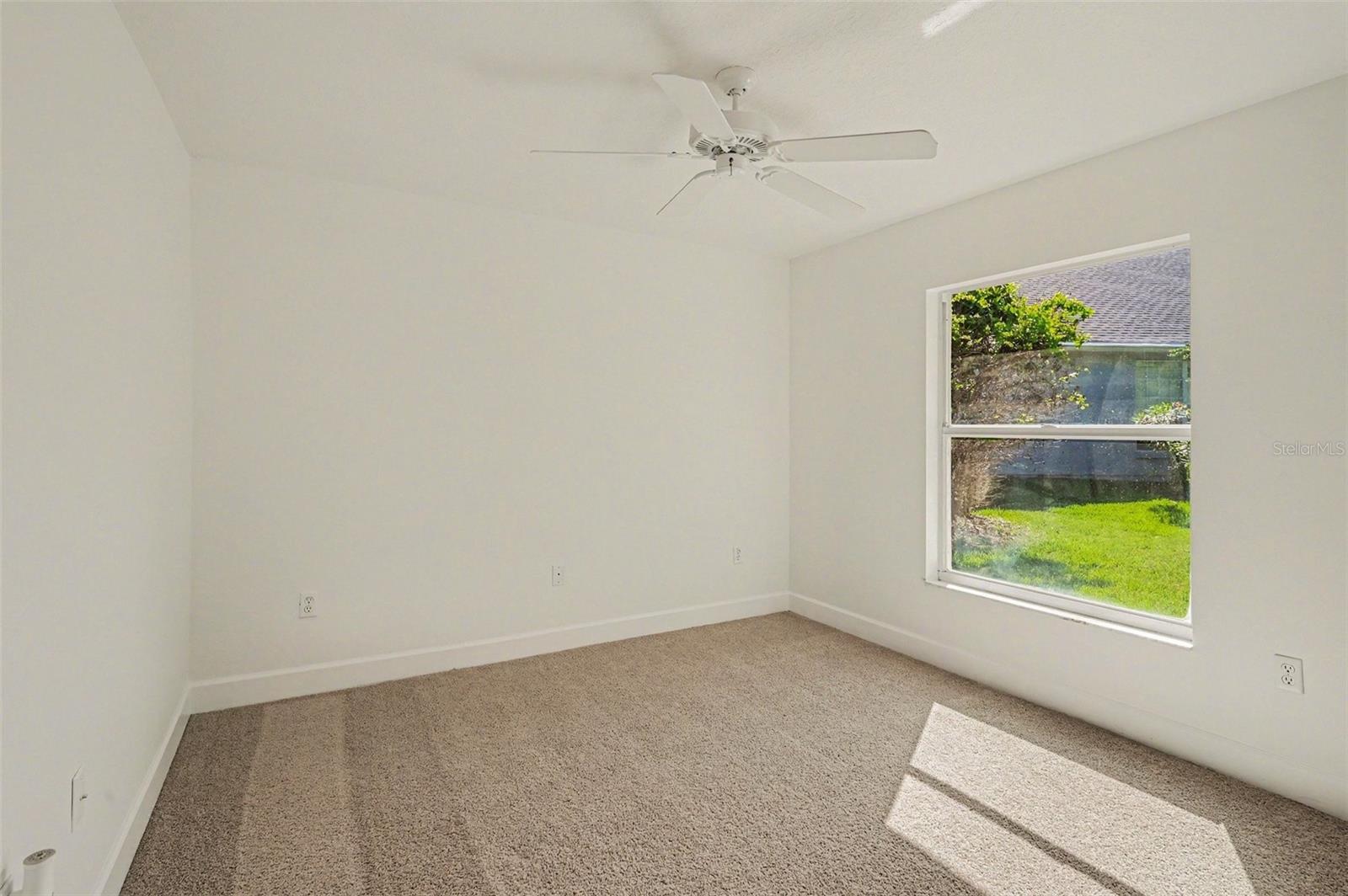 Image 23 of 39 For 8 Fox Cliff Way