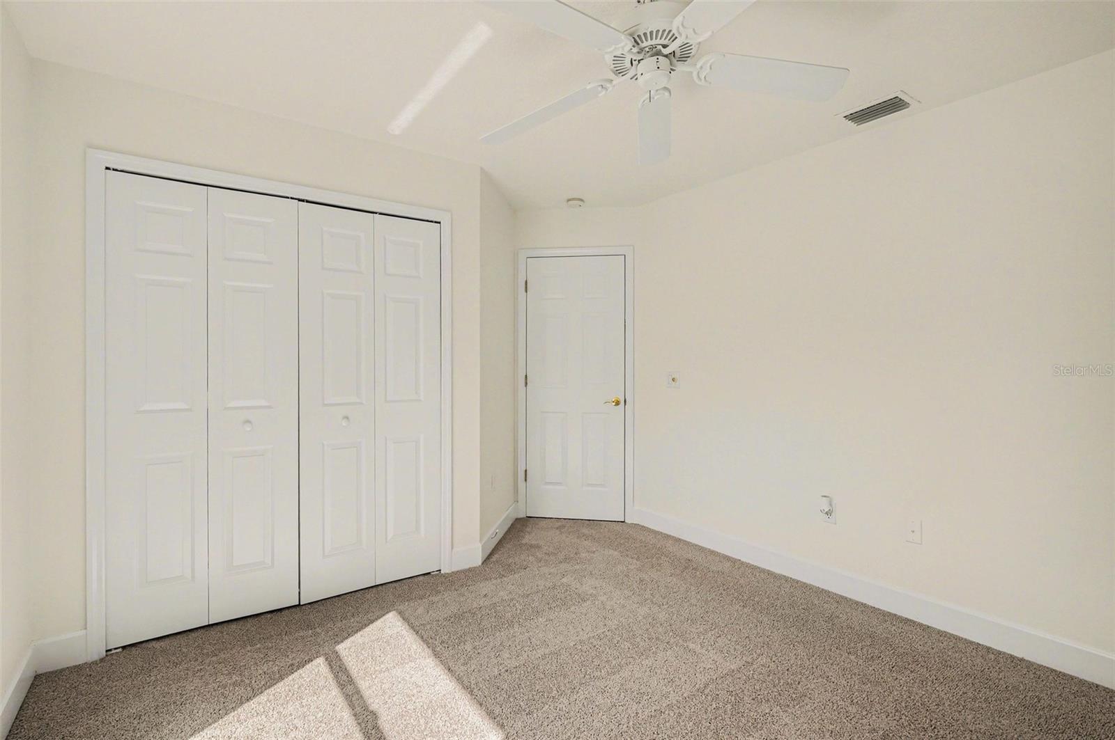 Image 25 of 39 For 8 Fox Cliff Way