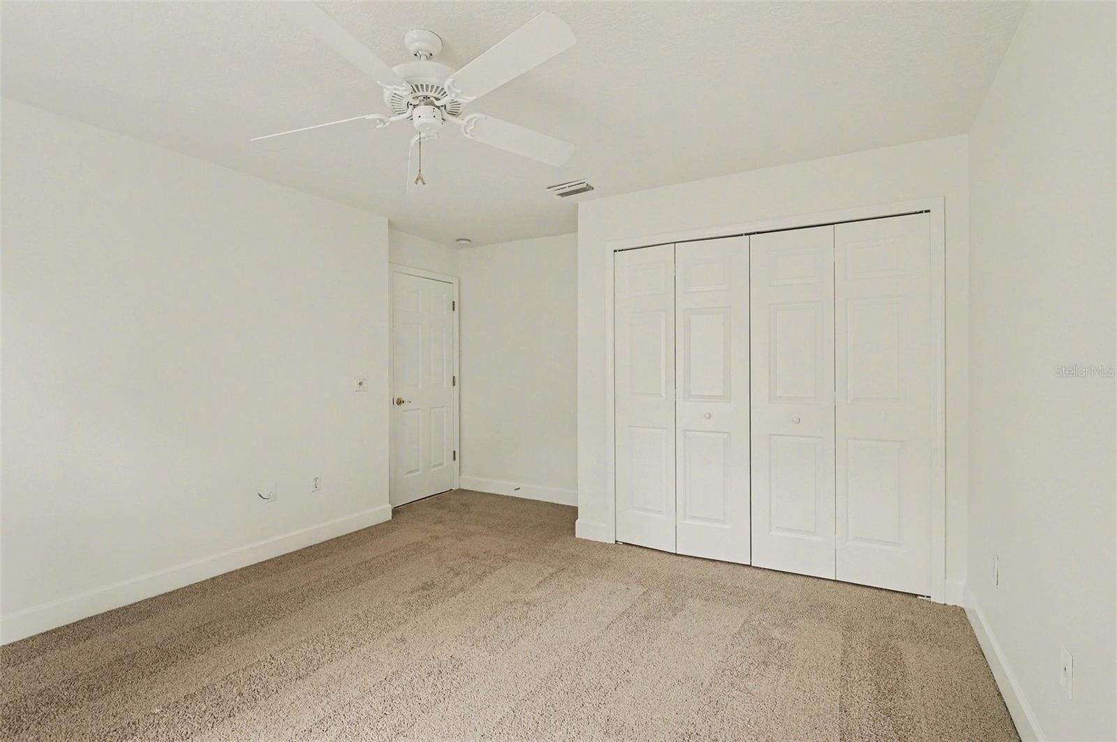 Image 26 of 39 For 8 Fox Cliff Way