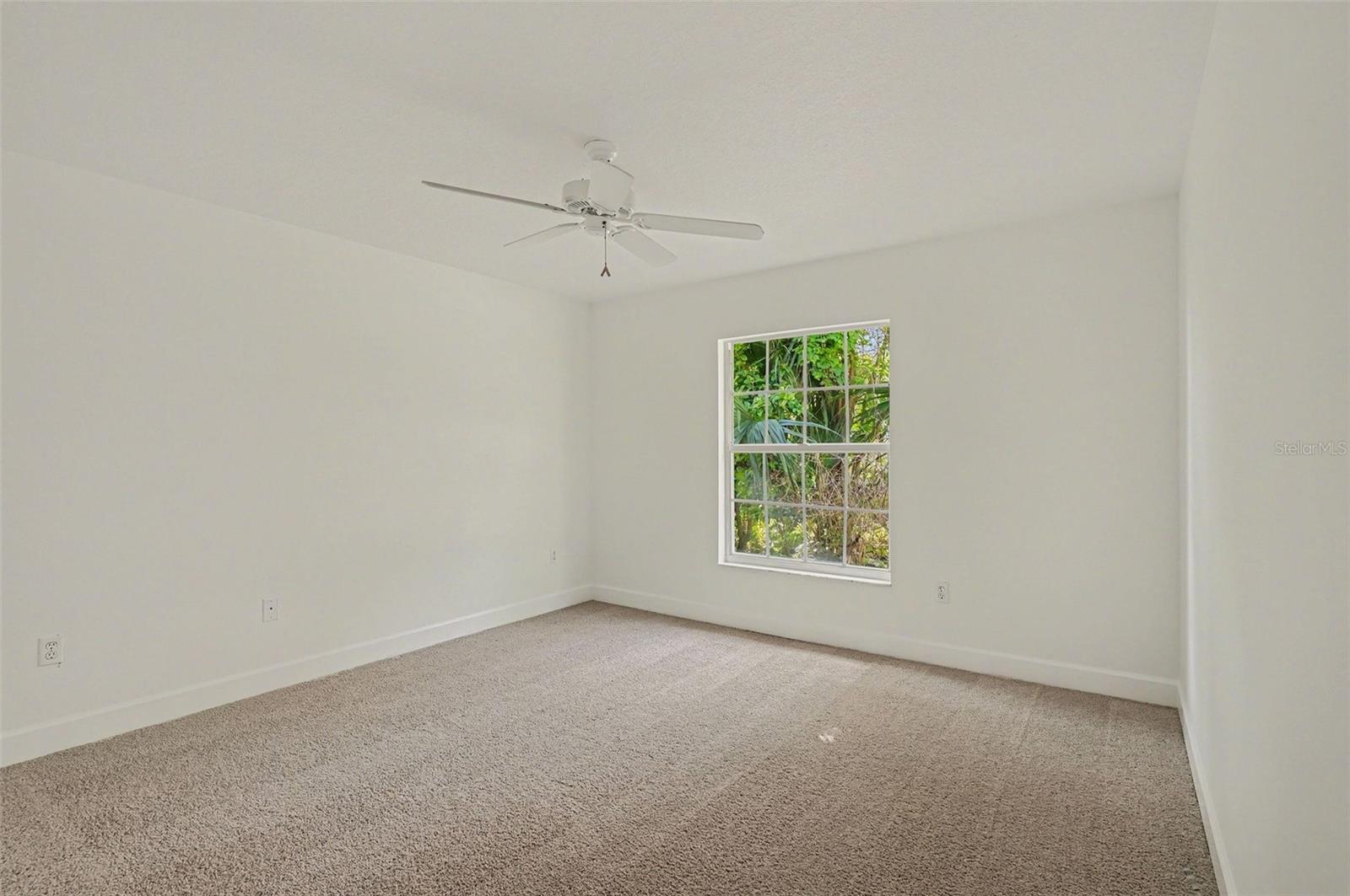 Image 28 of 39 For 8 Fox Cliff Way