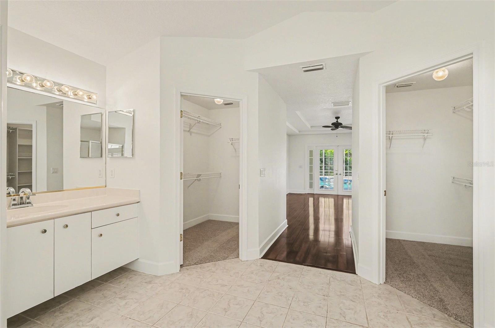 Image 29 of 39 For 8 Fox Cliff Way