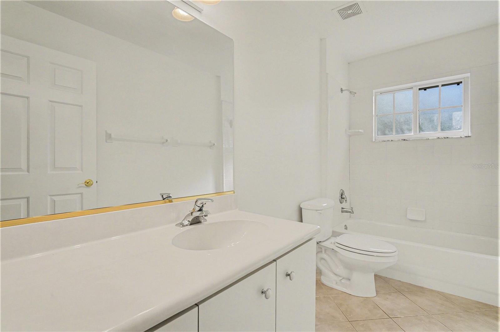 Image 30 of 39 For 8 Fox Cliff Way