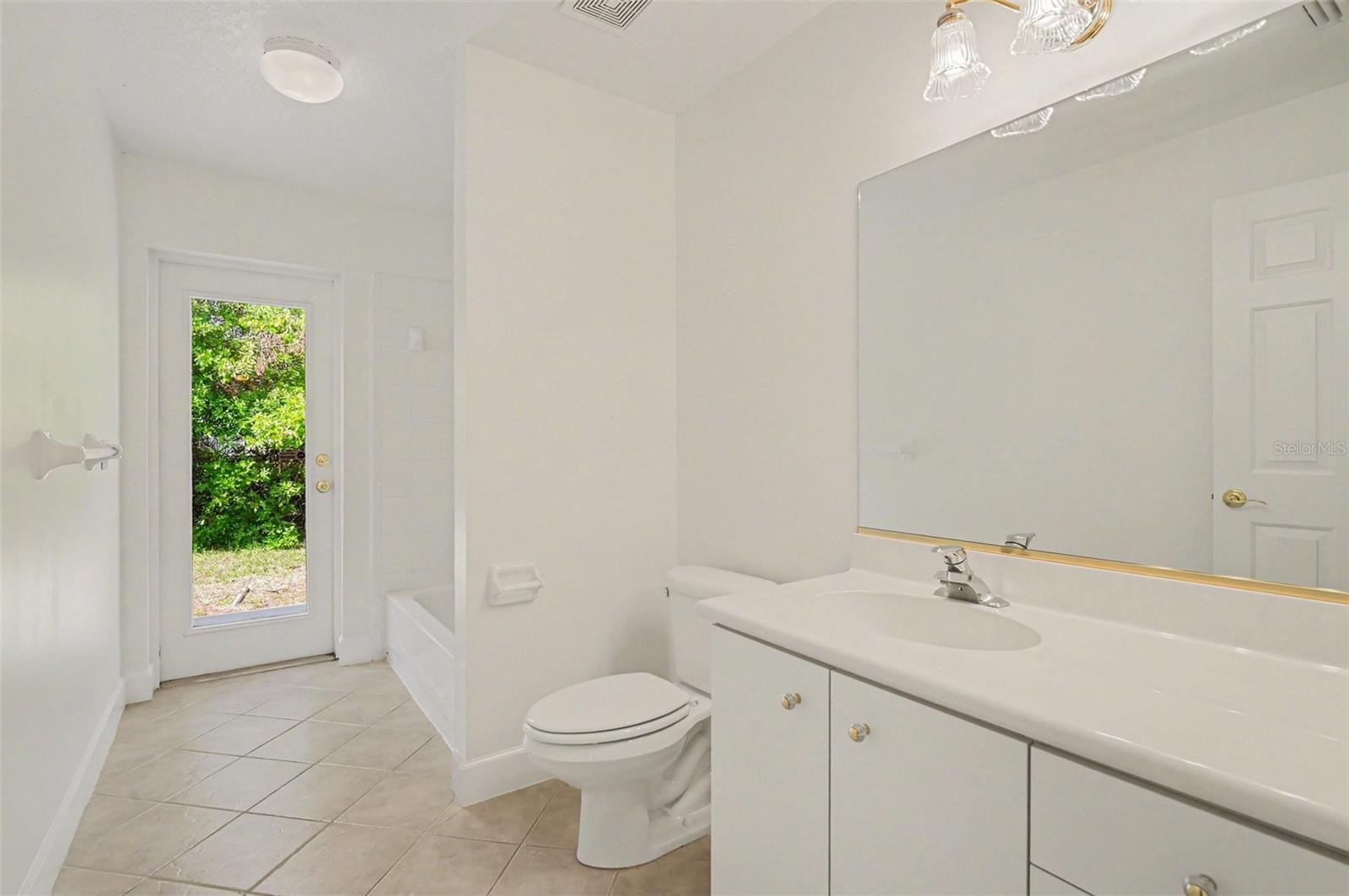 Image 32 of 39 For 8 Fox Cliff Way